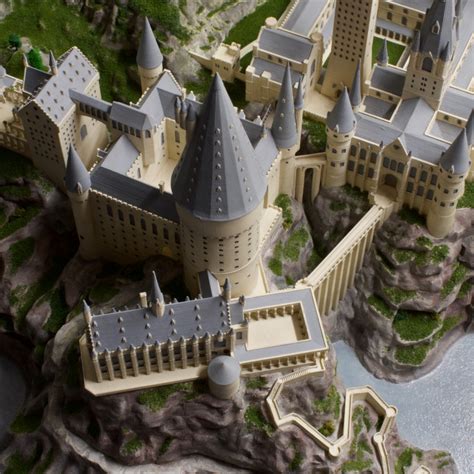 The ultimate gift for Harry Potter fans: the mini Hogwarts castle
